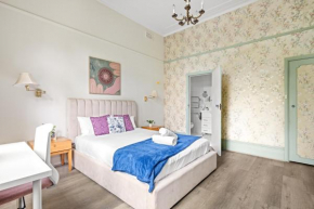 Deluxe Ensuite Queen Room - Convenient Location in Lindfield